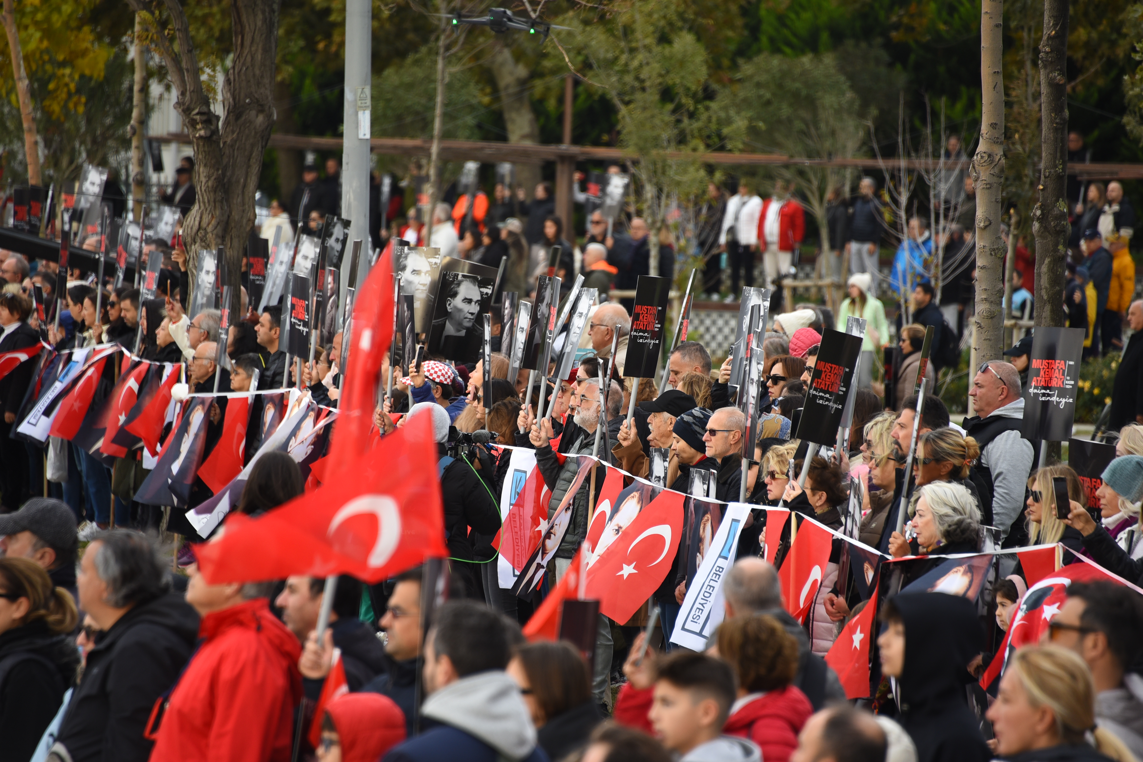 10 Kasım'da Atatürk için el ele